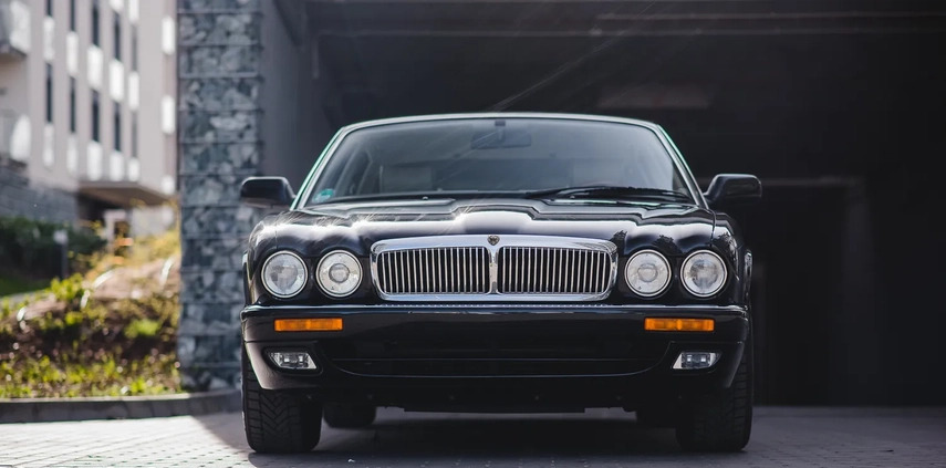 Jaguar XJ cena 55000 przebieg: 160000, rok produkcji 1997 z Łomianki małe 436